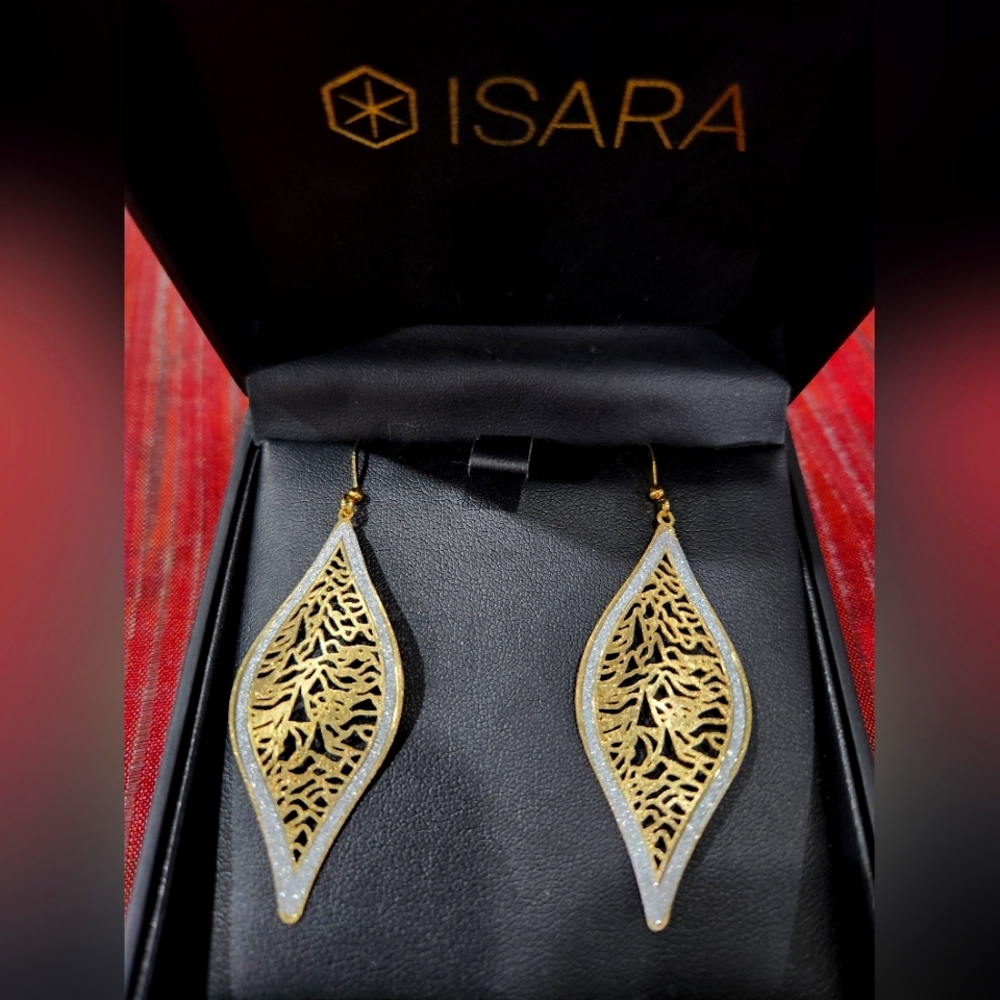 NWT Isara dangle earrings